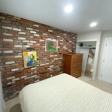 1 Bedroom In A Quiet Neighborhood Near The Main Street - Room C